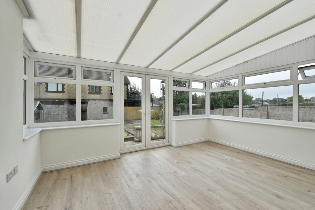 Property photo 3 of 21 Pbox-Img.Jpg