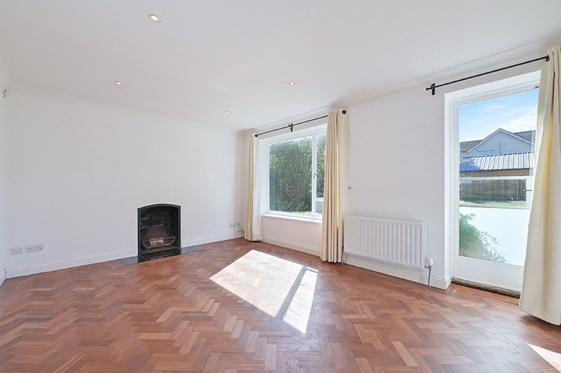 Property photo 2 of 18 Sitting Room