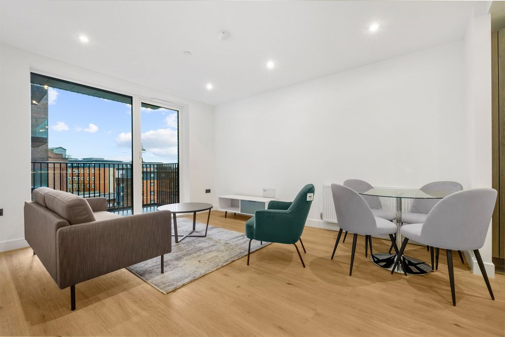 Property photo 1 of 17 (Main)