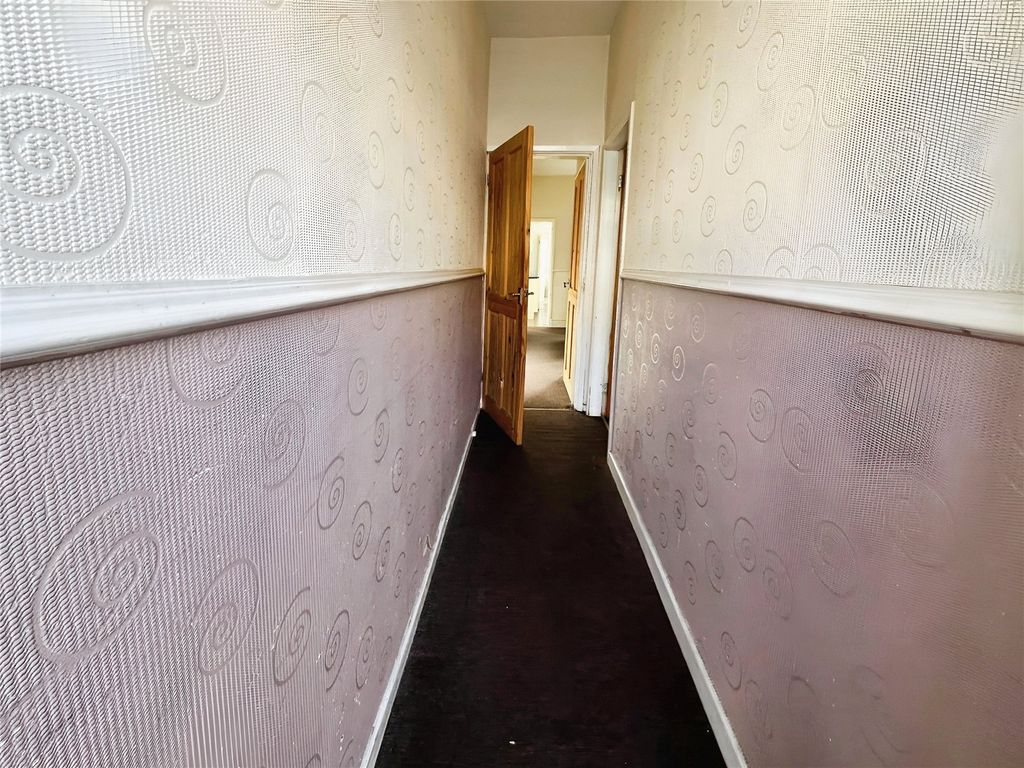 Property photo 2 of 9 Hallway