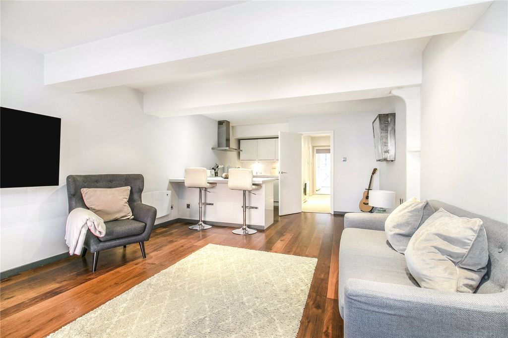 Property photo 2 of 15 Reception/Kitchen