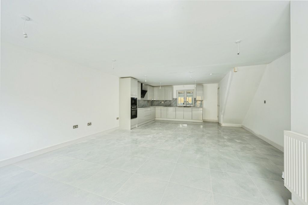 Property photo 3 of 14 Pbox-Img.Jpg