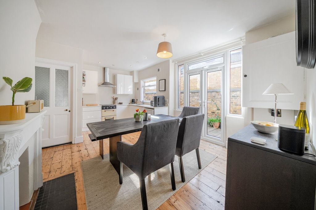 Property photo 2 of 22 Picture No. 15