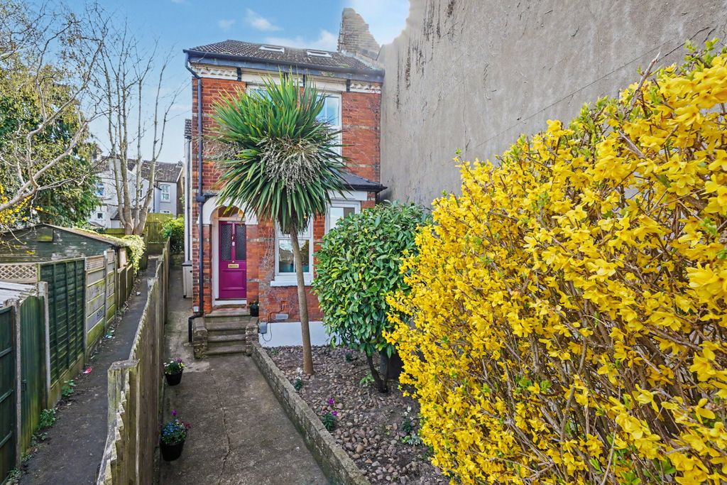 Property photo 3 of 34