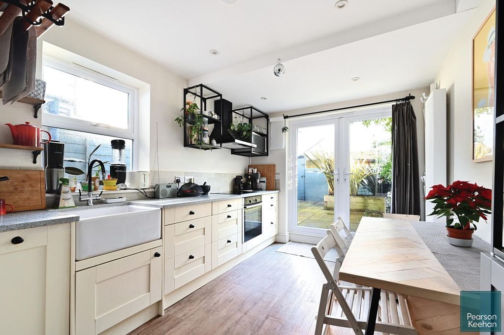 Property photo 3 of 24 161-Westbourne-Street-Bn3 (7).Jpg