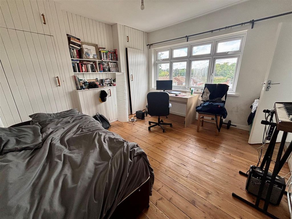 Property photo 2 of 14 Bed 1.Jpg
