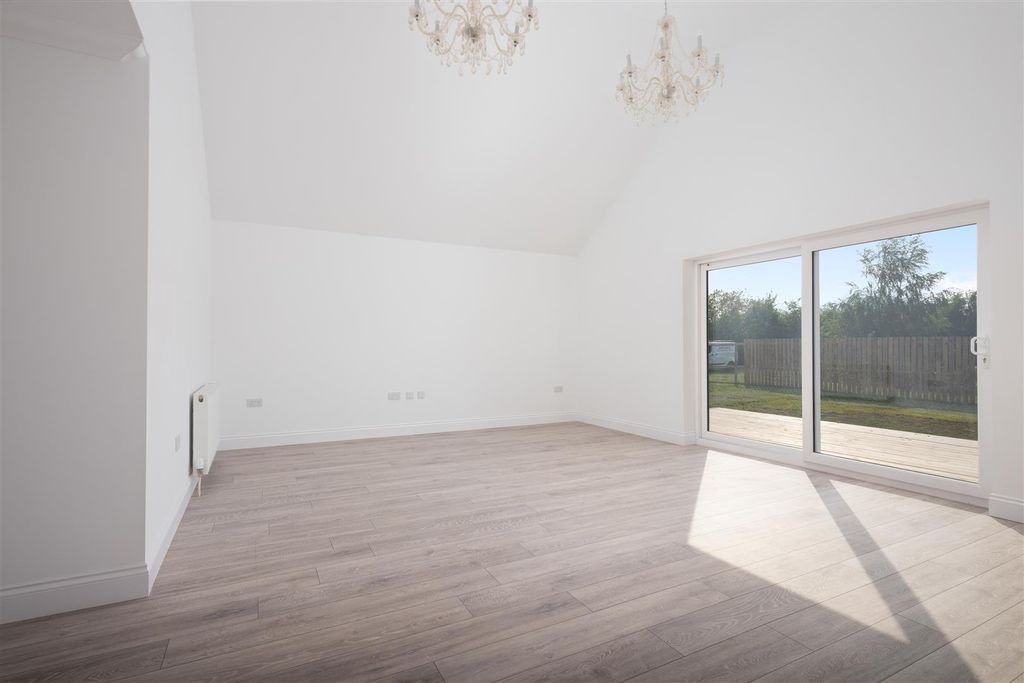 Property photo 3 of 26 S003.Jpg