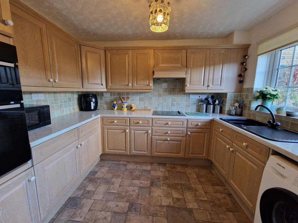 Property photo 2 of 23 Kitchen