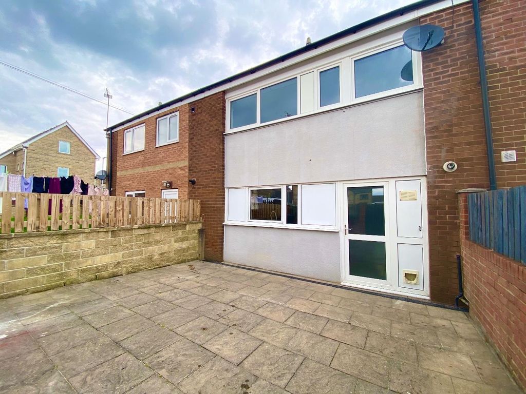 Property photo 2 of 17 Externally