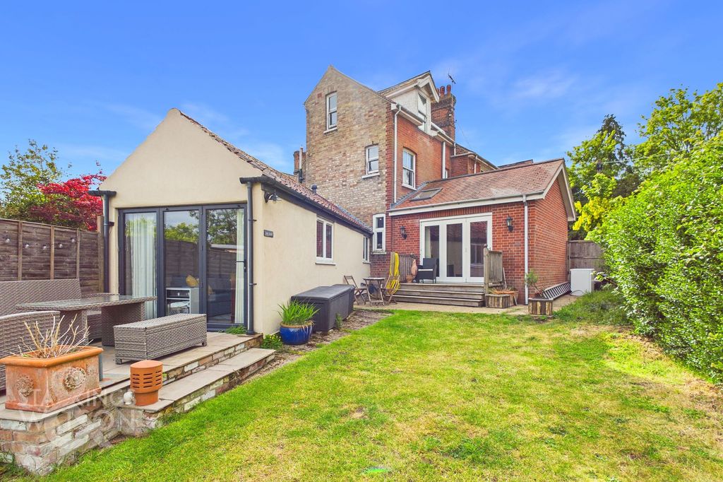 Property photo 1 of 23