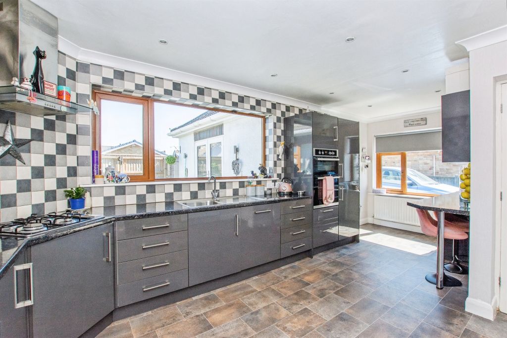 Property photo 2 of 41