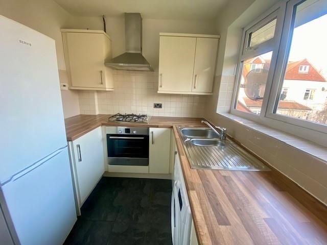 Property photo 2 of 8 6 Willow Court Kitchen New.Jpg