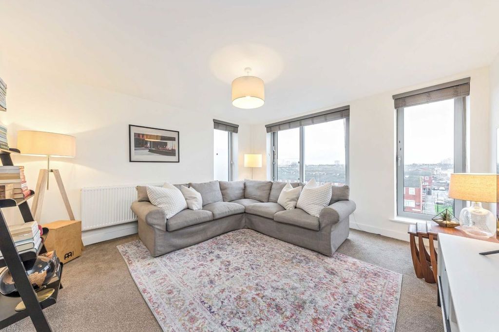 Property photo 2 of 9