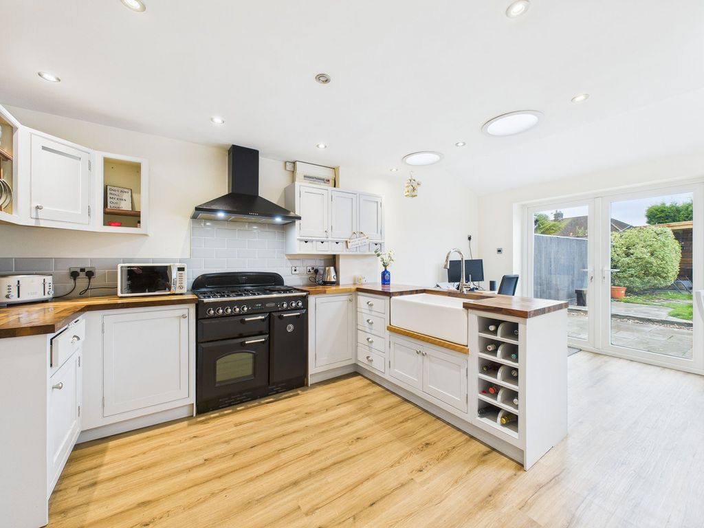 Property photo 3 of 19 Dining Kitchen