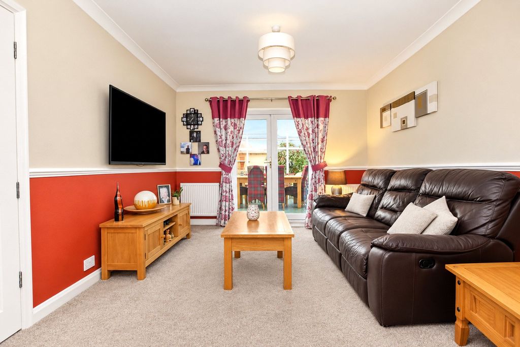 Property photo 2 of 16 Picture No. 17
