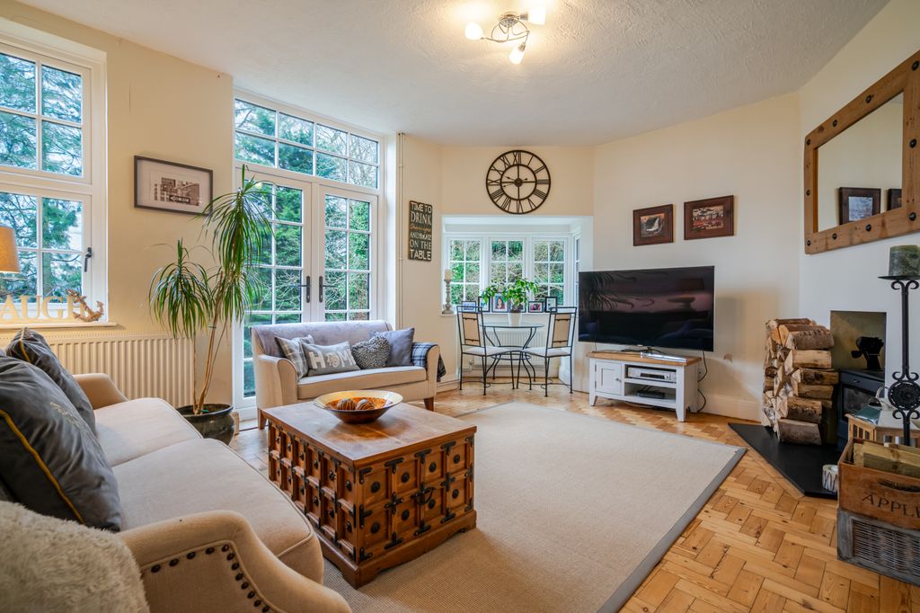 Property photo 2 of 27 Picture No. 13