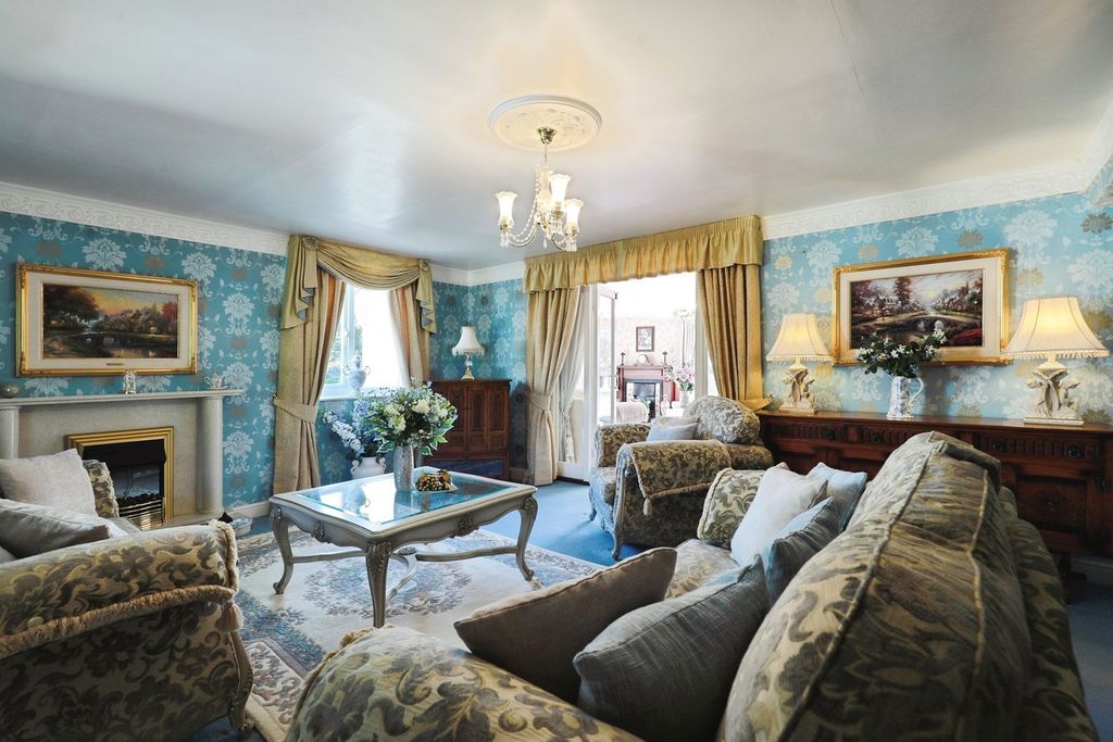 Property photo 2 of 33