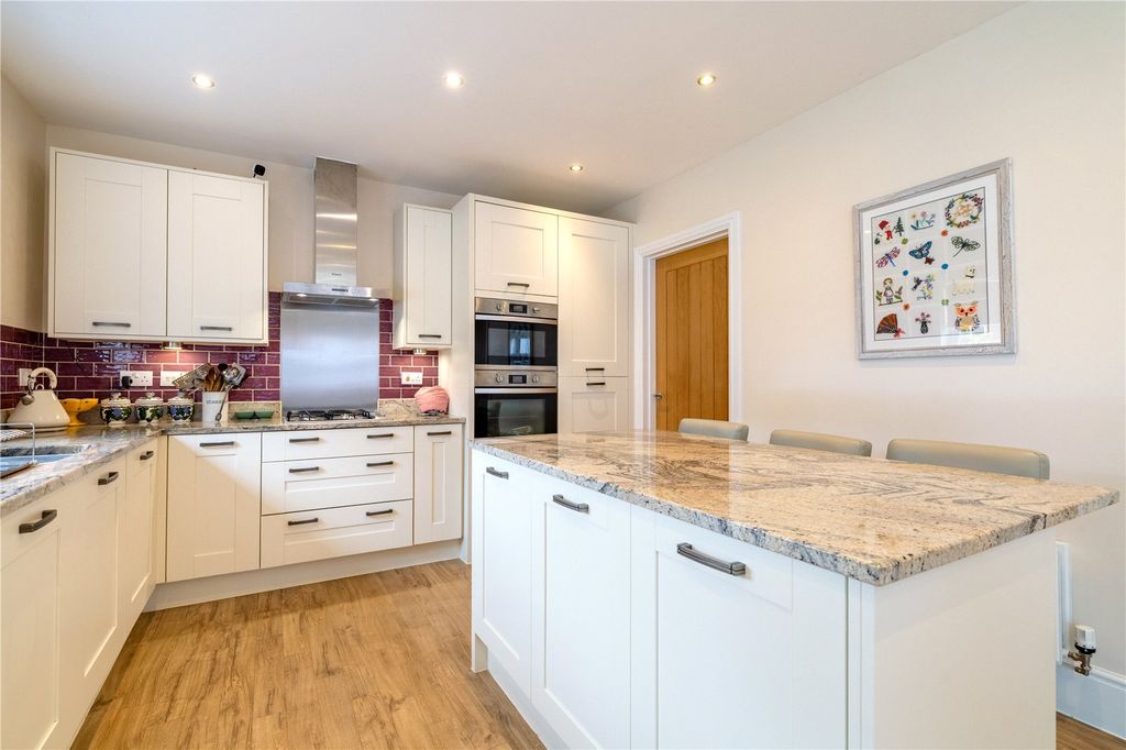 Property photo 3 of 47 Picture No. 26