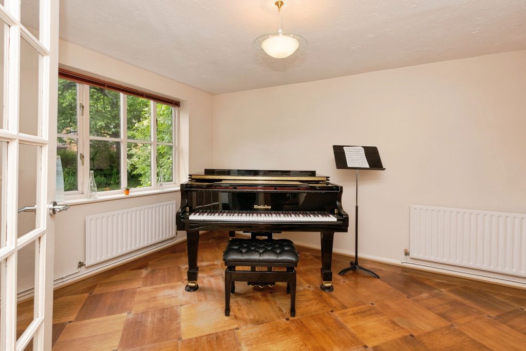 Property photo 2 of 17 Pbox-Img.Jpg