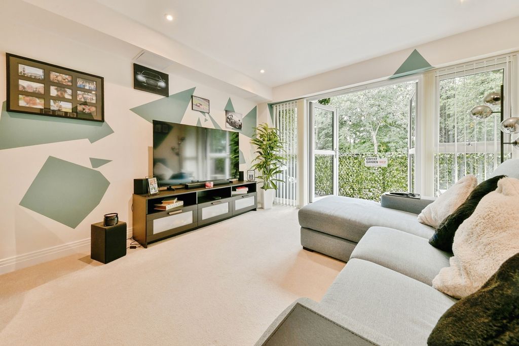Property photo 2 of 19 Pbox-Img.Jpg