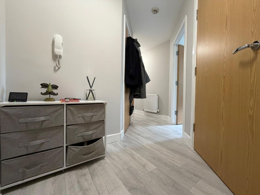 Property photo 2 of 10 5676641