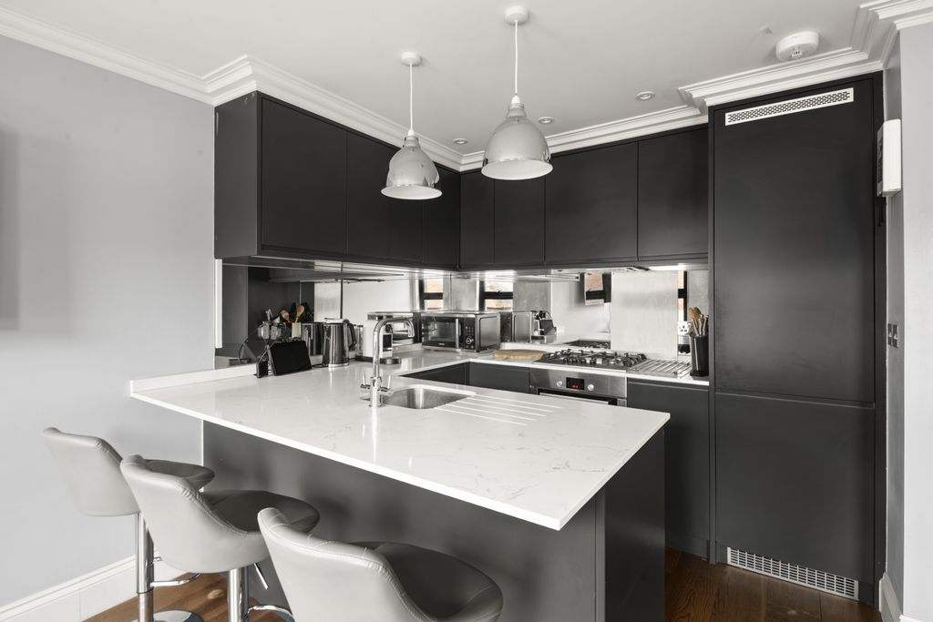 Property photo 2 of 11 Photo 4