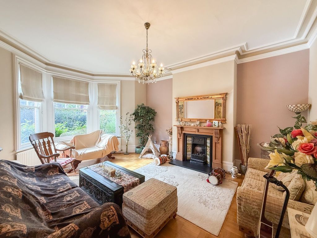 Property photo 2 of 12 Lounge