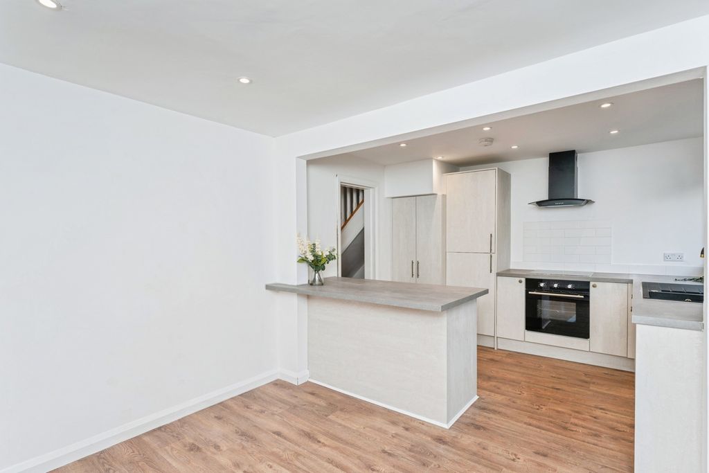 Property photo 3 of 24 Pbox-Img.Jpg