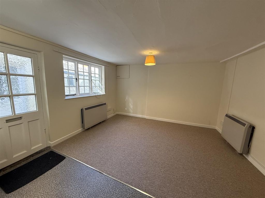 Property photo 3 of 7 Living Room