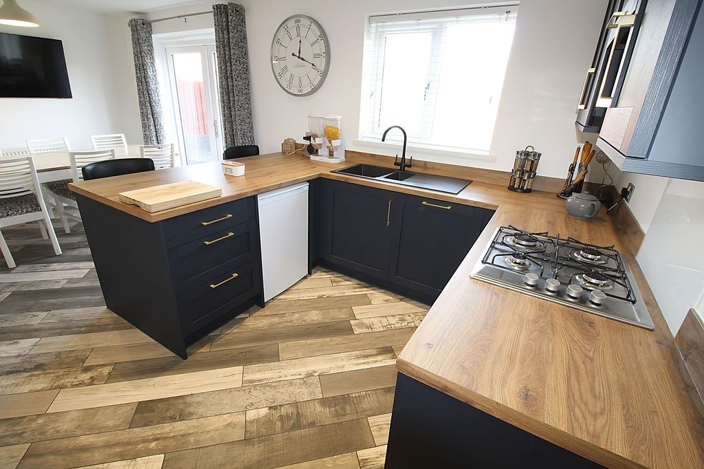Property photo 3 of 24 Kitchen/Dining Room