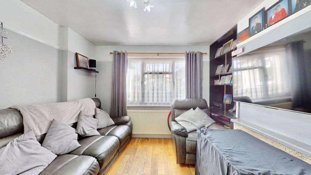 Property photo 2 of 35
