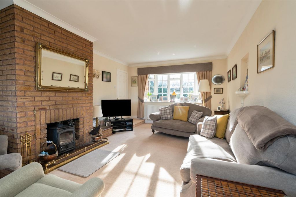 Property photo 2 of 18 3 Gentleshaw Lane_22.Jpg