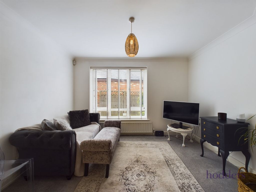 Property photo 2 of 9 Picture No. 13