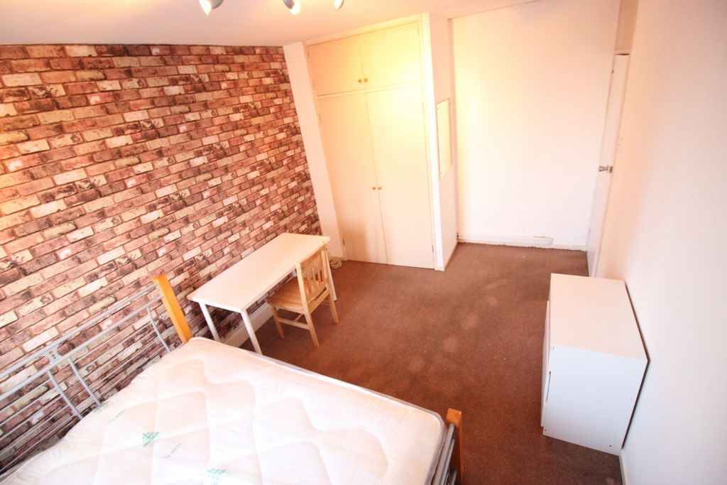 Property photo 3 of 6 Room