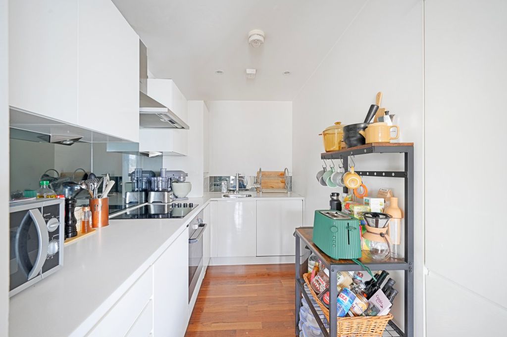 Property photo 3 of 9 Reception/Kitchen
