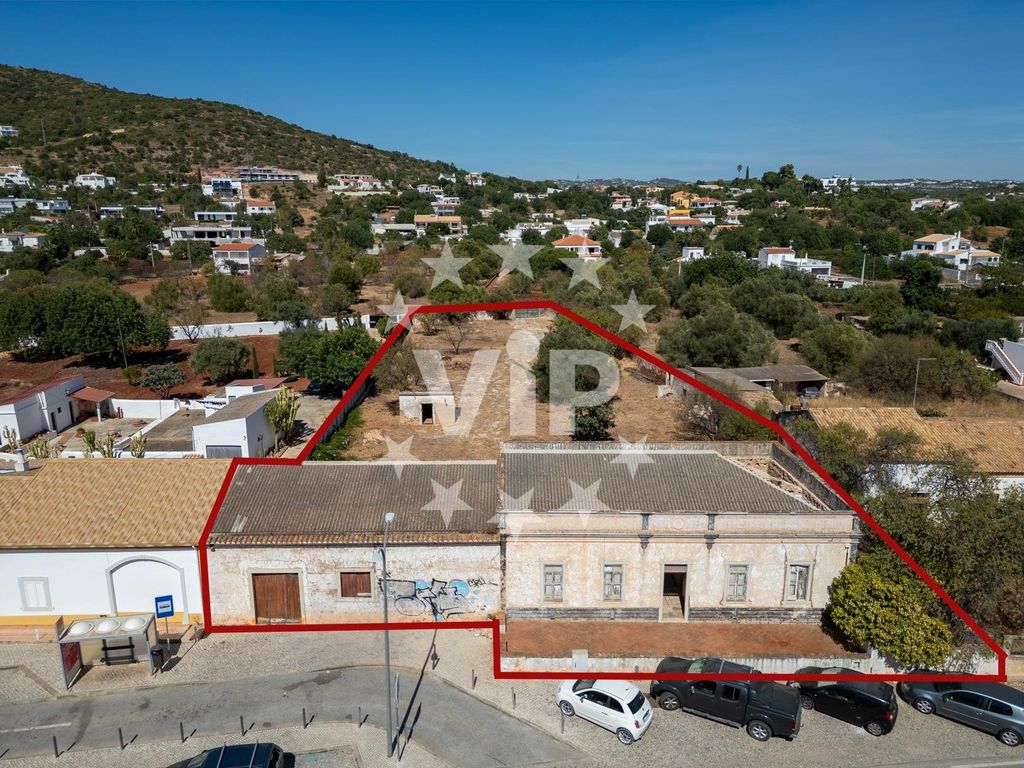 Property photo 1 of 17 Loulé – Plot With Existing House And Building Project