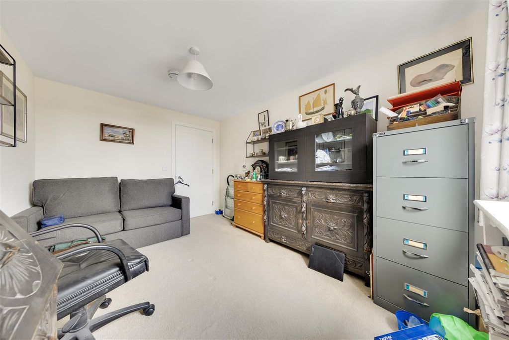 Additional image 13 of 2 bed flat for saleStation Road, Hook RG27