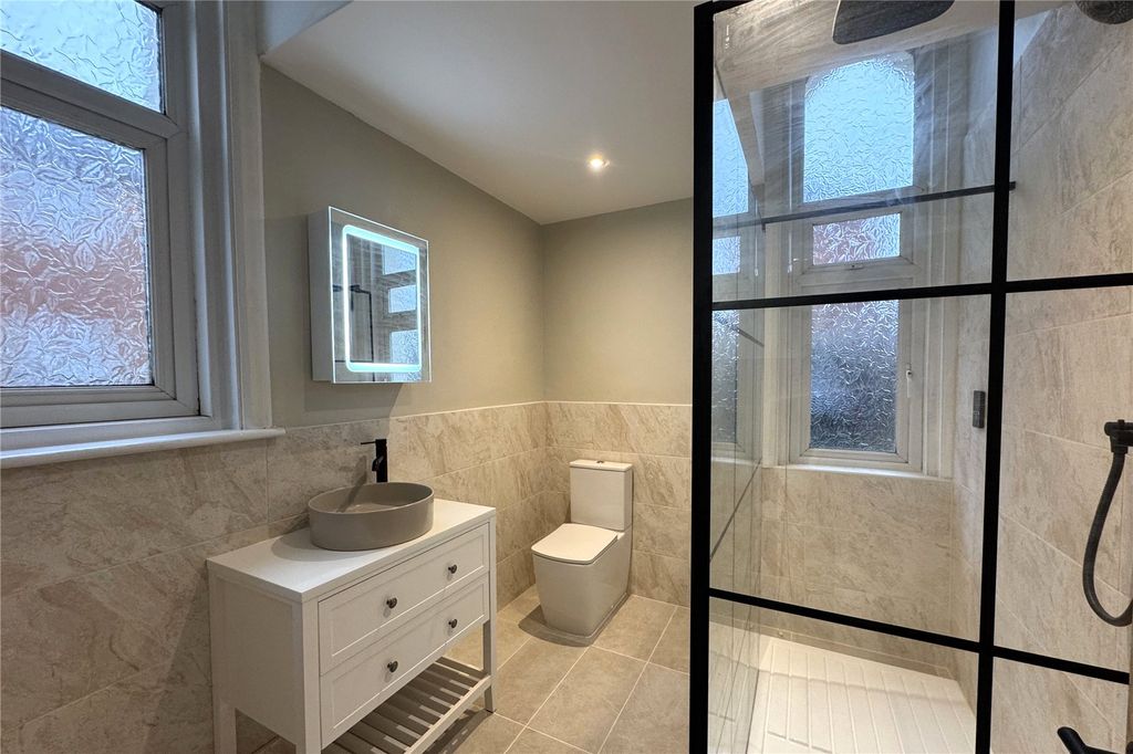 Property photo 3 of 11 Picture No. 12