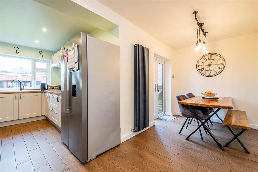 Property photo 3 of 22 Kitchen/Diner