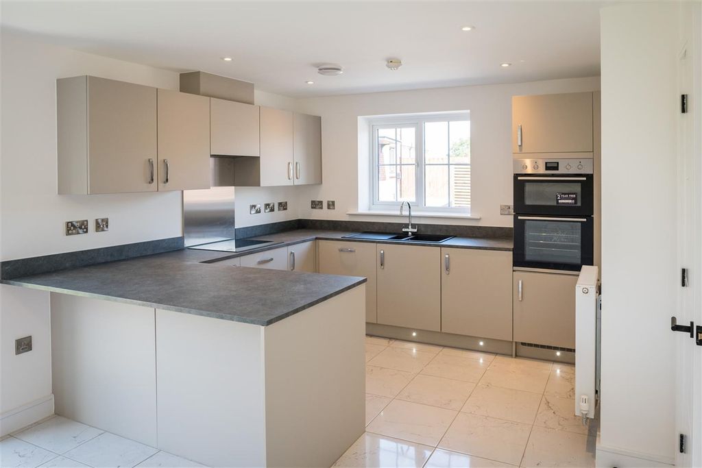 Property photo 2 of 14 Kitchen