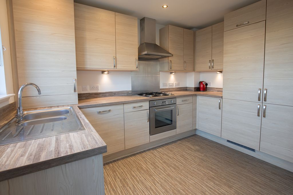Property photo 3 of 10 Kitchen