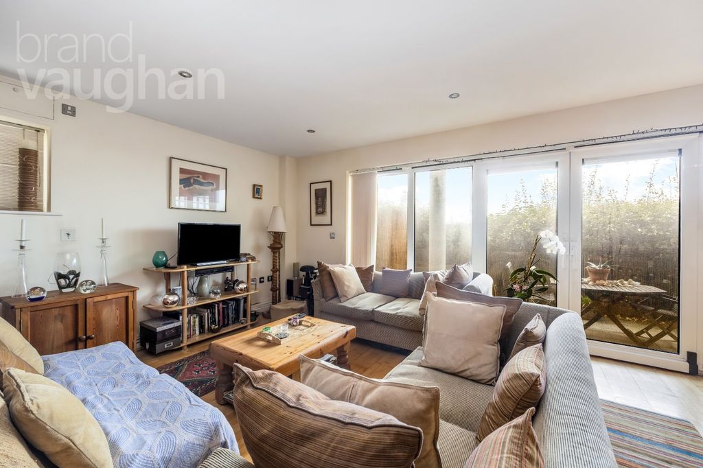 Property photo 3 of 19 Picture No. 05