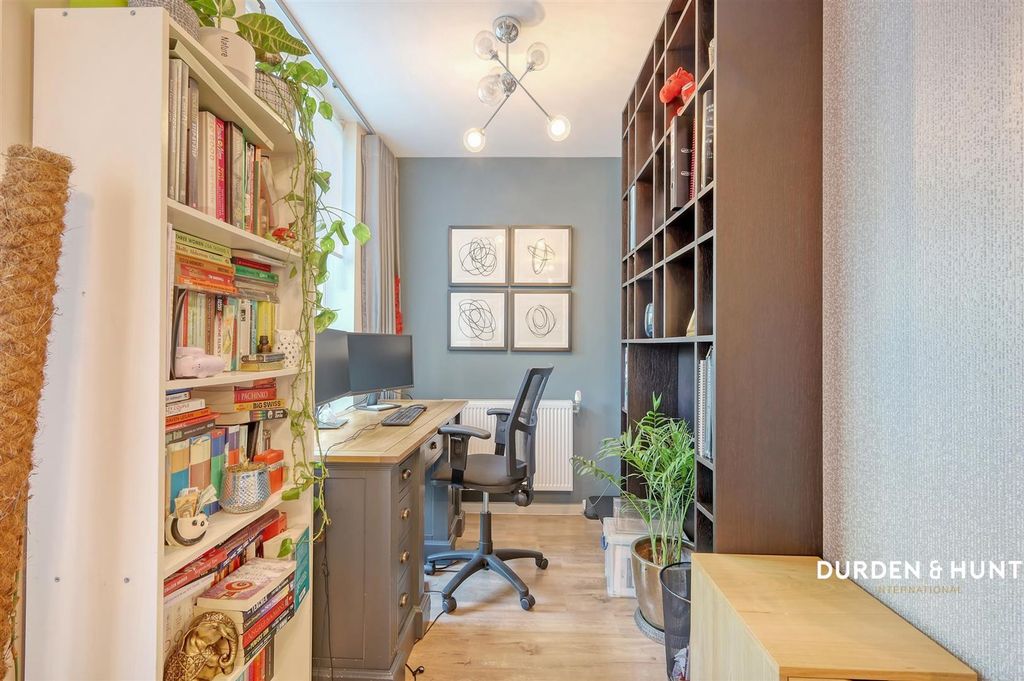 Property photo 3 of 13 Luff Court