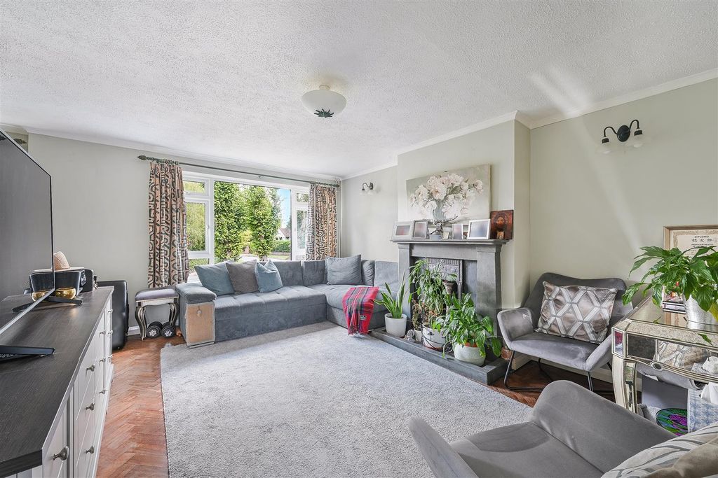 Property photo 2 of 12 Cheyne Court, 13- (1).Jpg