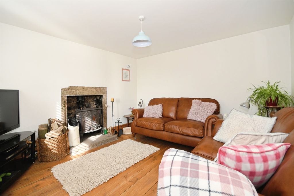 Property photo 2 of 23