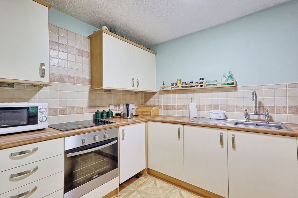 Property photo 2 of 21