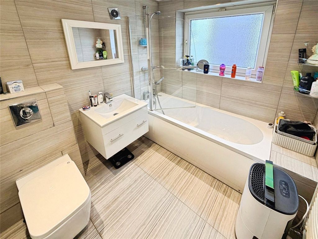 Property photo 3 of 16 Bathroom