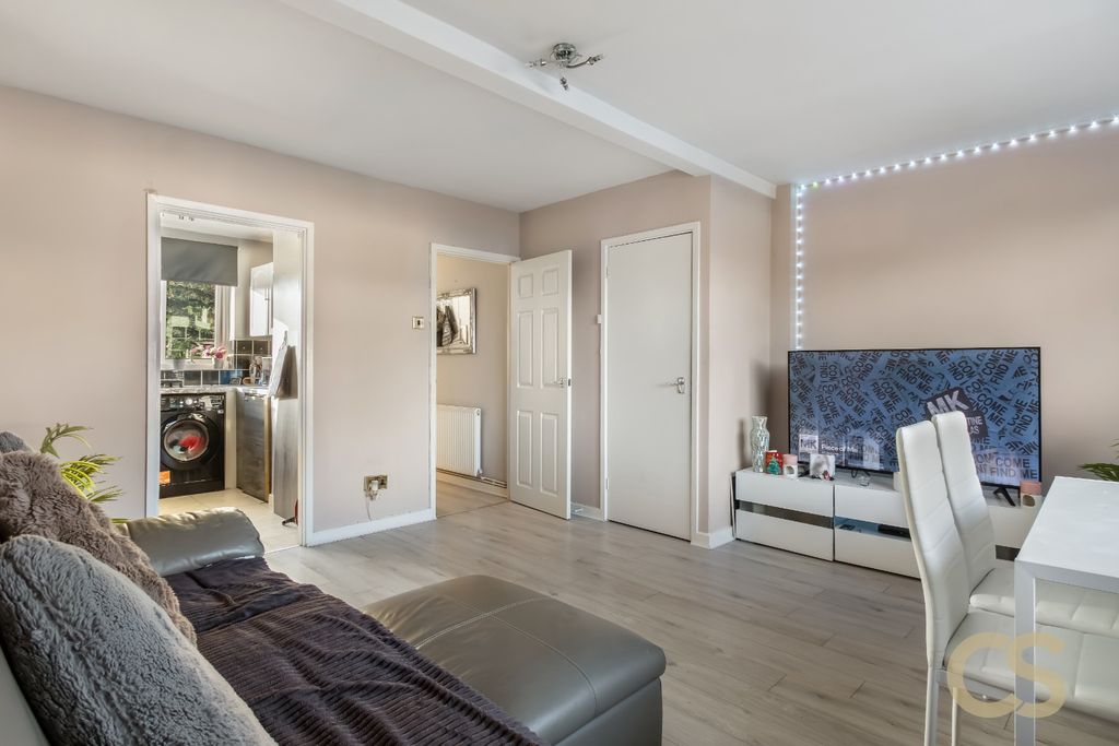 Property photo 3 of 17 4724907