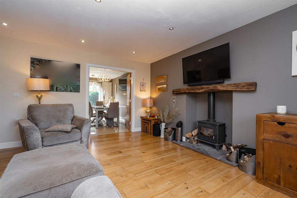 Property photo 2 of 21 Lounge