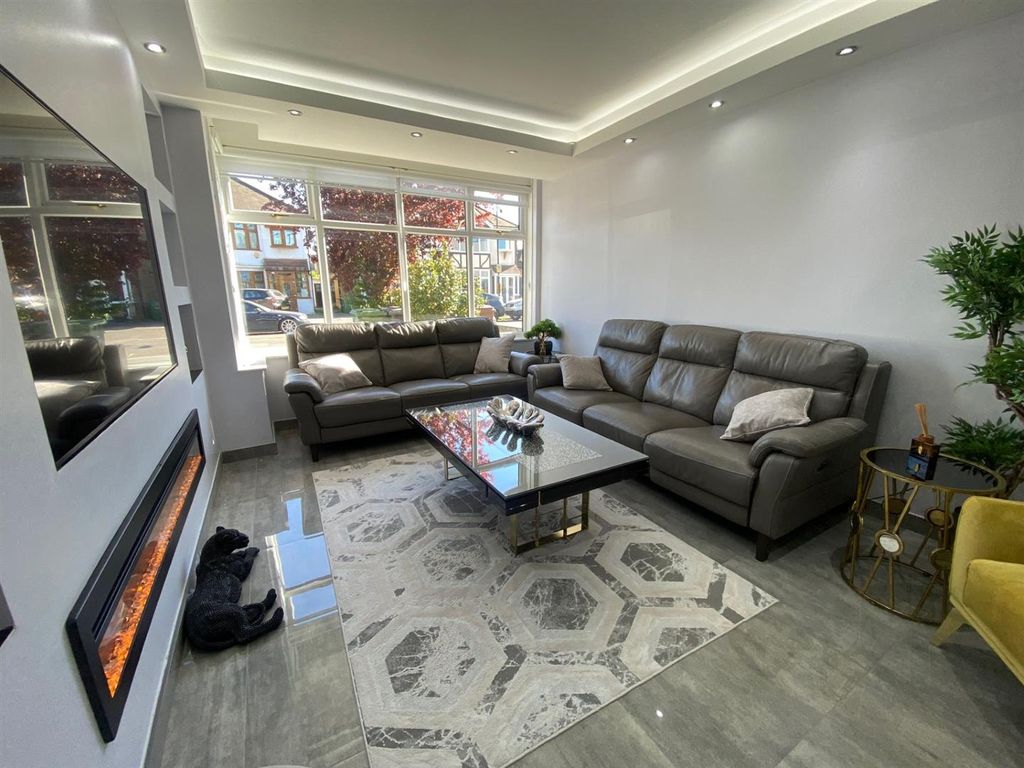 Property photo 3 of 19 4F3A25E7-1677-4424-9610-c70842033d9E.Jpg